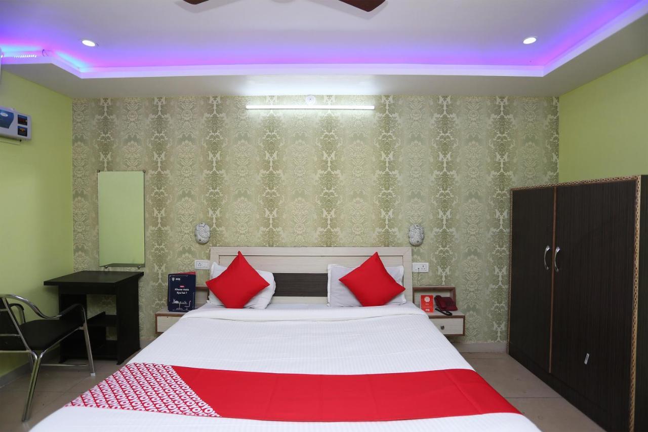 Oyo Hotel New Metro Near Phoenix United ลัคเนา ภายนอก รูปภาพ