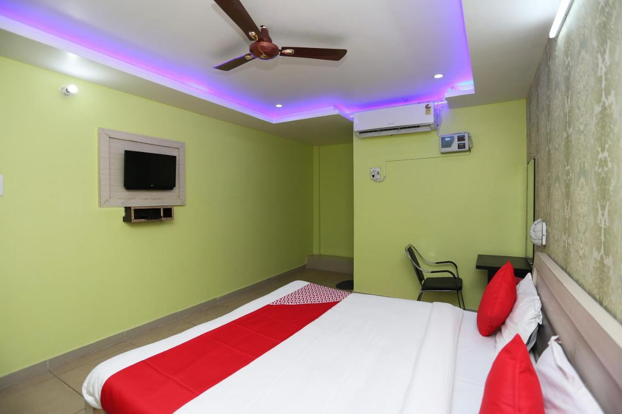 Oyo Hotel New Metro Near Phoenix United ลัคเนา ภายนอก รูปภาพ