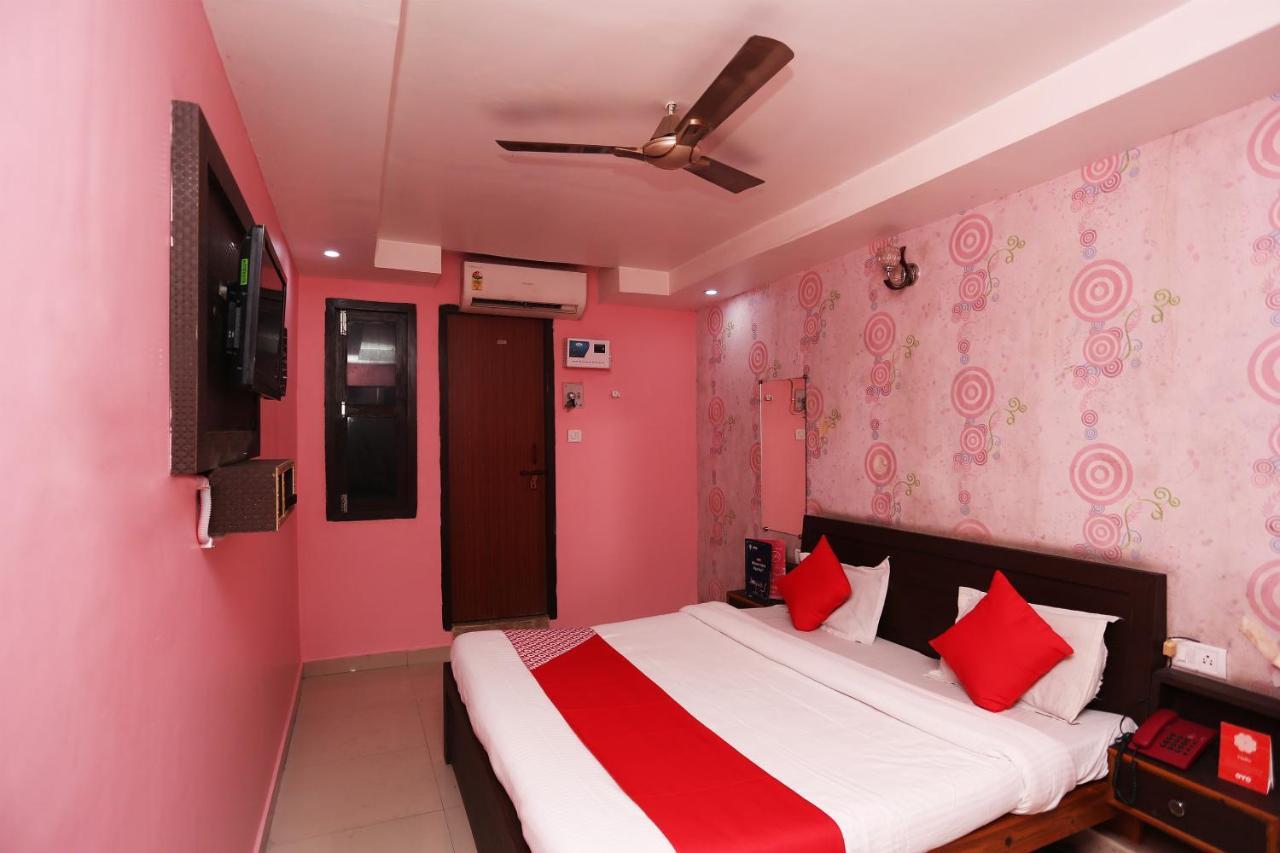Oyo Hotel New Metro Near Phoenix United ลัคเนา ภายนอก รูปภาพ