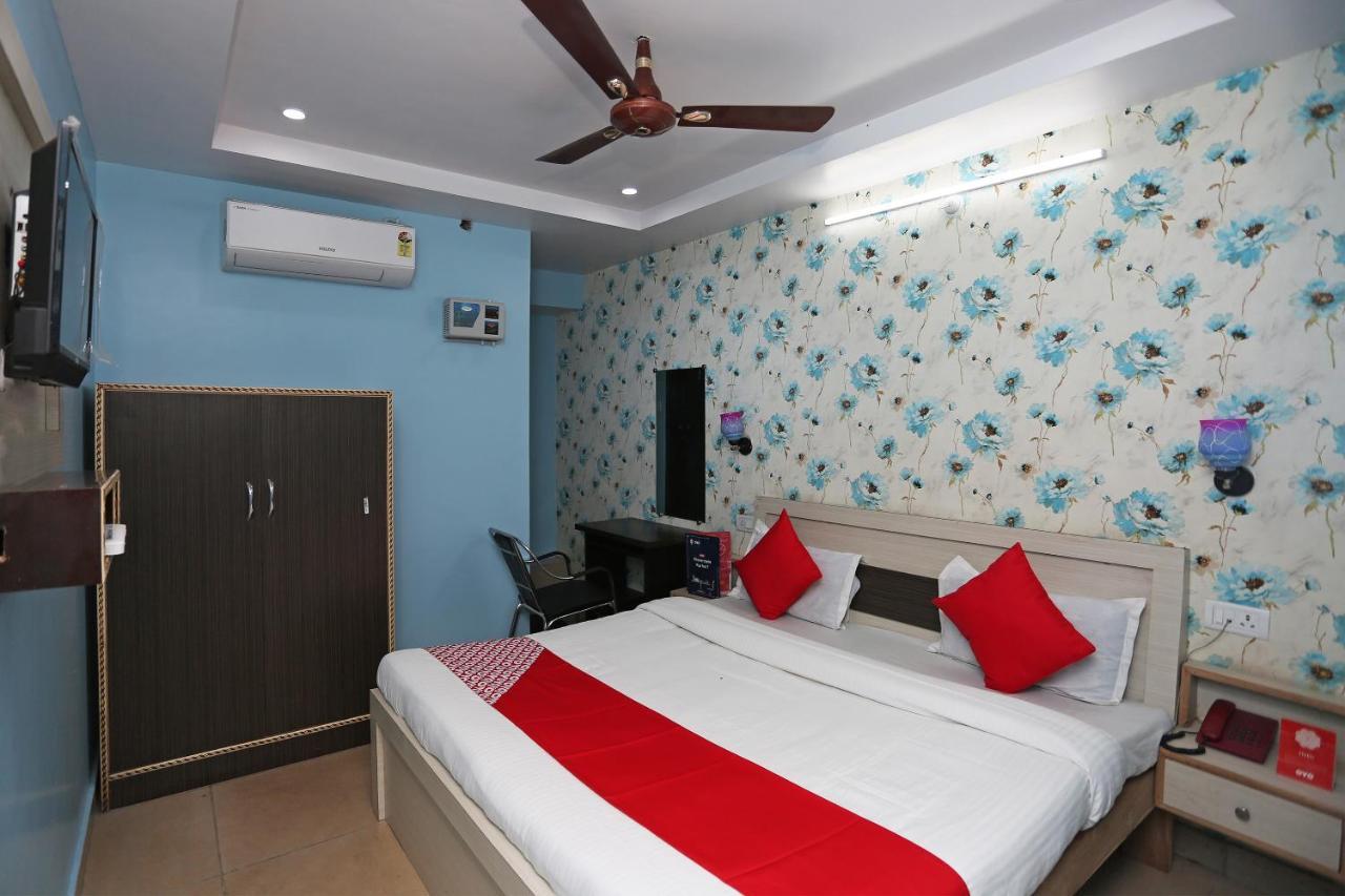 Oyo Hotel New Metro Near Phoenix United ลัคเนา ภายนอก รูปภาพ