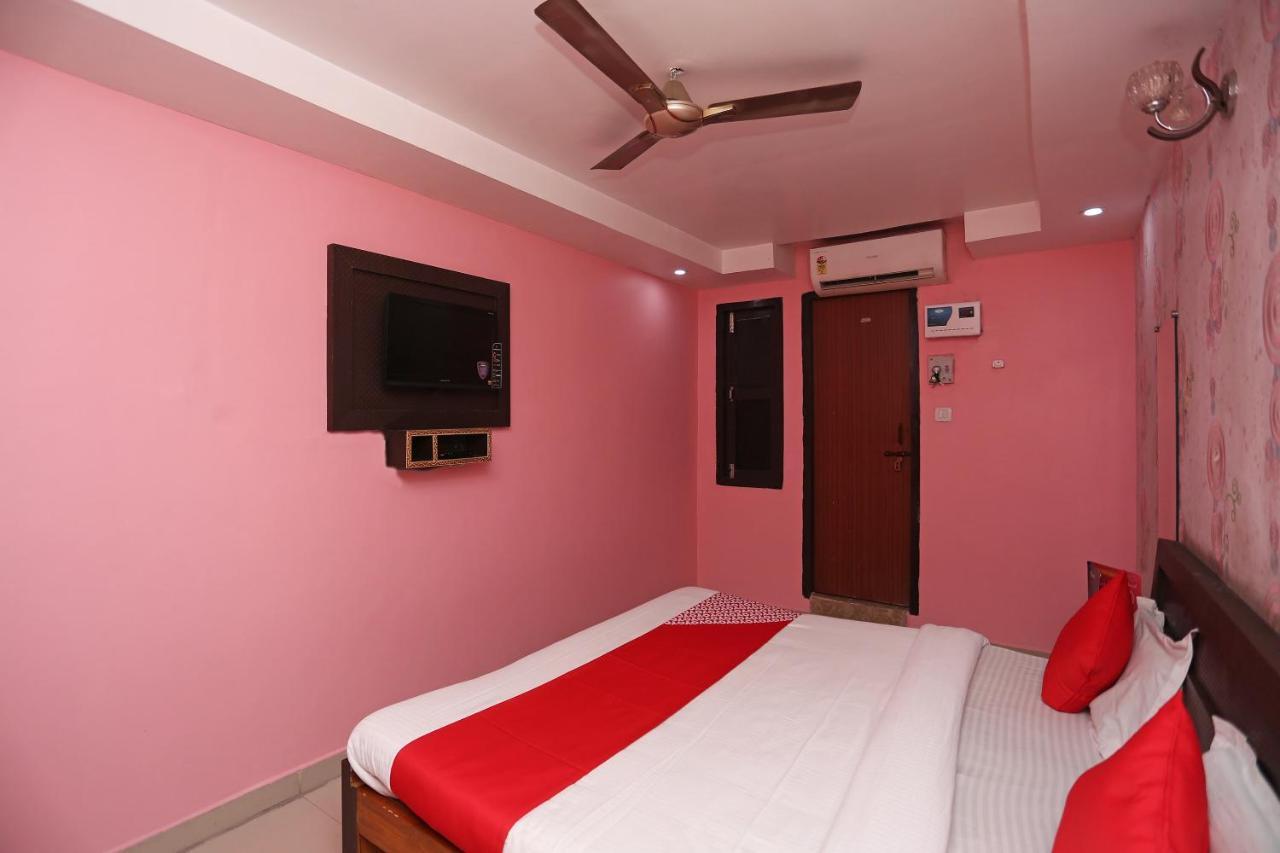 Oyo Hotel New Metro Near Phoenix United ลัคเนา ภายนอก รูปภาพ