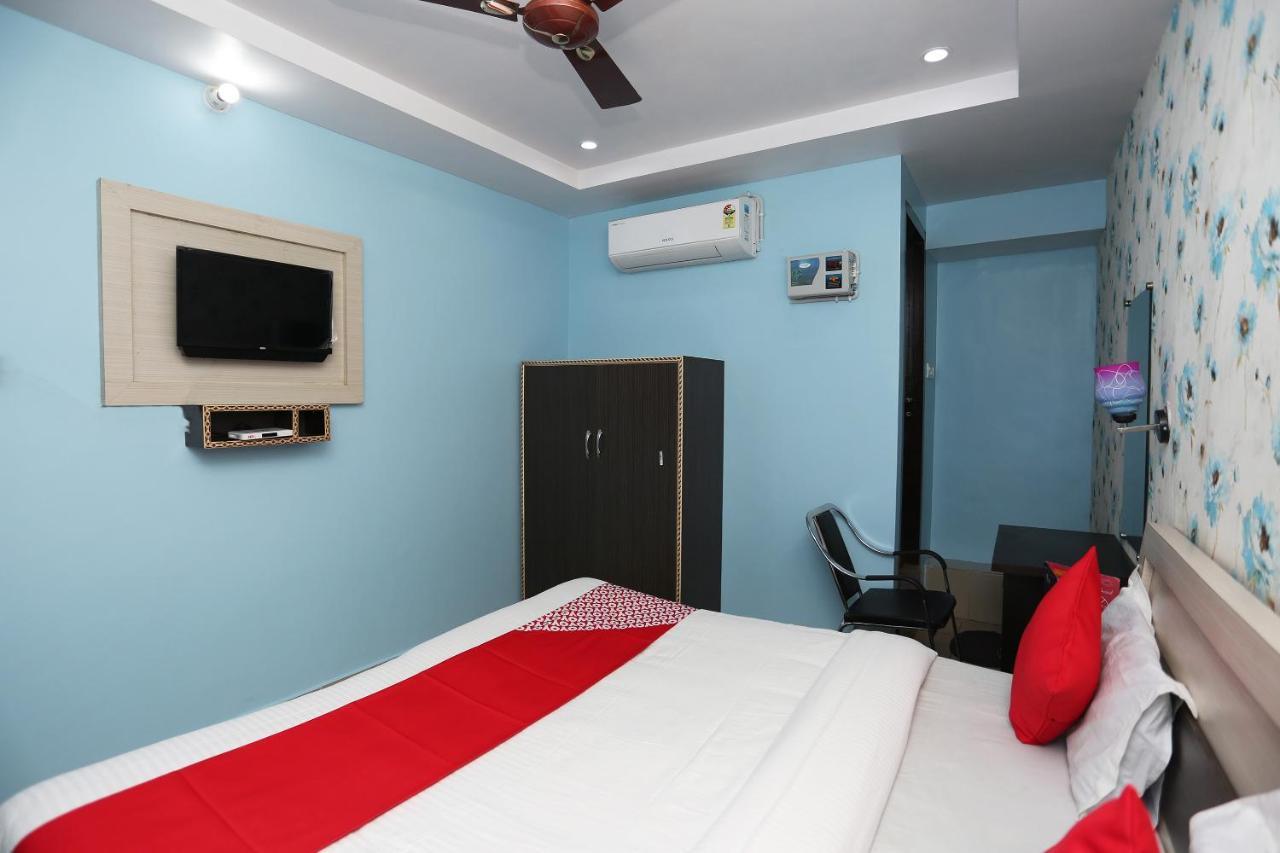 Oyo Hotel New Metro Near Phoenix United ลัคเนา ภายนอก รูปภาพ