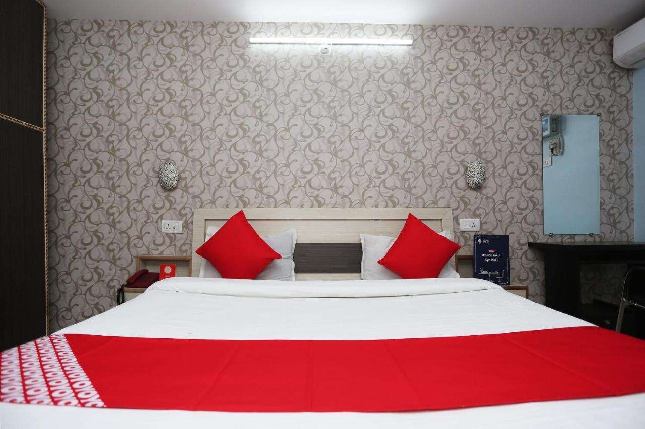 Oyo Hotel New Metro Near Phoenix United ลัคเนา ภายนอก รูปภาพ