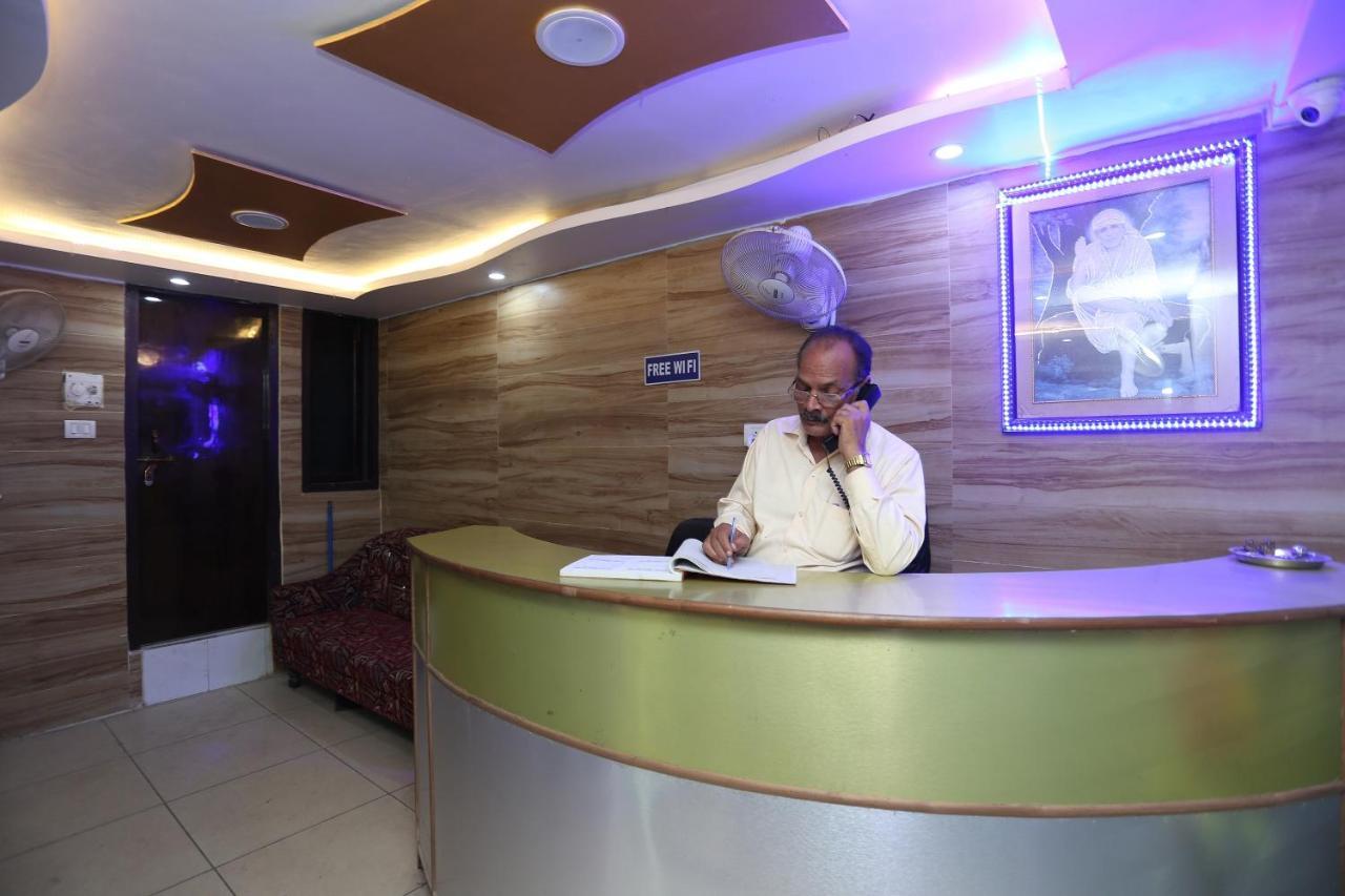 Oyo Hotel New Metro Near Phoenix United ลัคเนา ภายนอก รูปภาพ