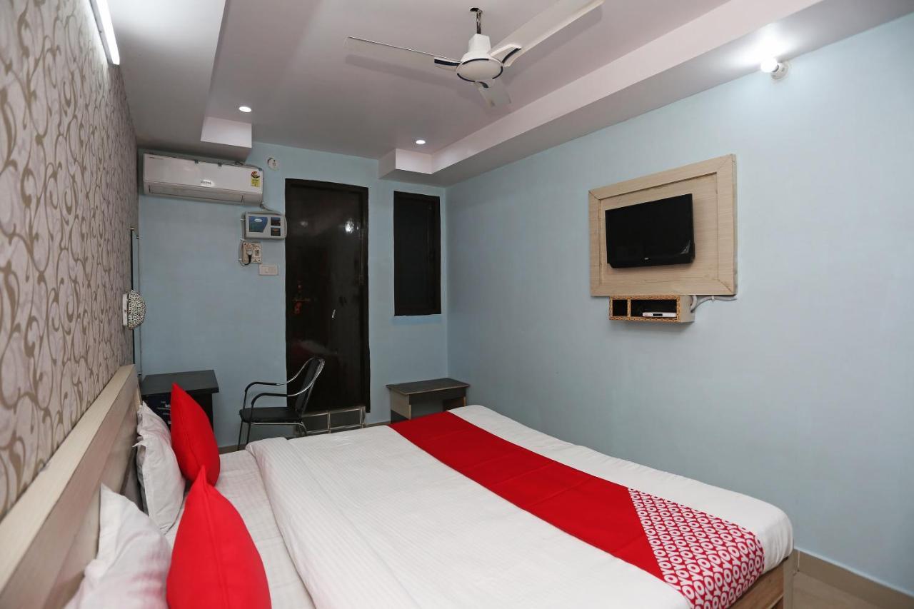 Oyo Hotel New Metro Near Phoenix United ลัคเนา ภายนอก รูปภาพ