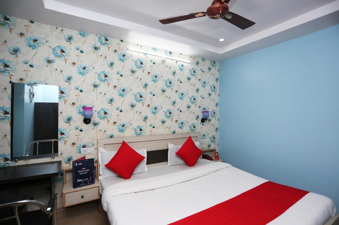 Oyo Hotel New Metro Near Phoenix United ลัคเนา ภายนอก รูปภาพ