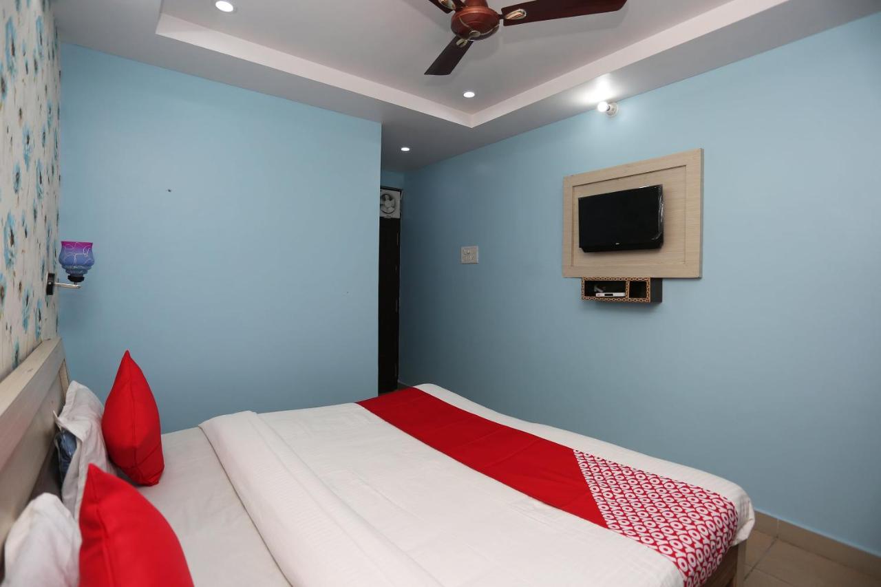Oyo Hotel New Metro Near Phoenix United ลัคเนา ภายนอก รูปภาพ