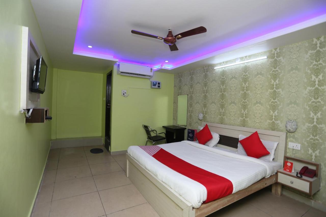 Oyo Hotel New Metro Near Phoenix United ลัคเนา ภายนอก รูปภาพ