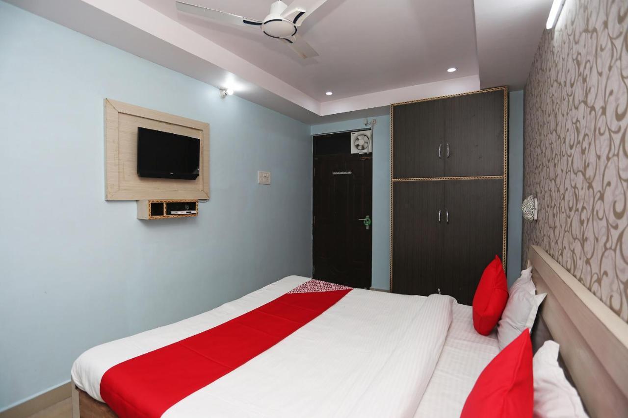 Oyo Hotel New Metro Near Phoenix United ลัคเนา ภายนอก รูปภาพ
