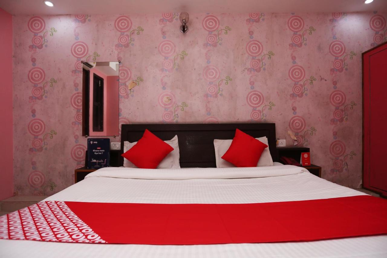 Oyo Hotel New Metro Near Phoenix United ลัคเนา ภายนอก รูปภาพ