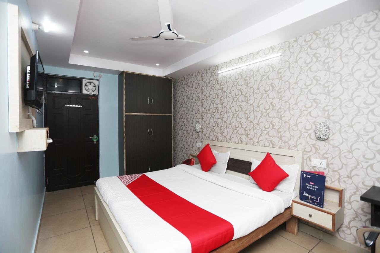 Oyo Hotel New Metro Near Phoenix United ลัคเนา ภายนอก รูปภาพ